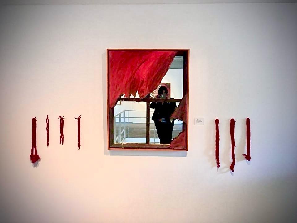 (Des) velar mixed media on canvas and mirror (installation)  tela 100 x 80 cms. 2016